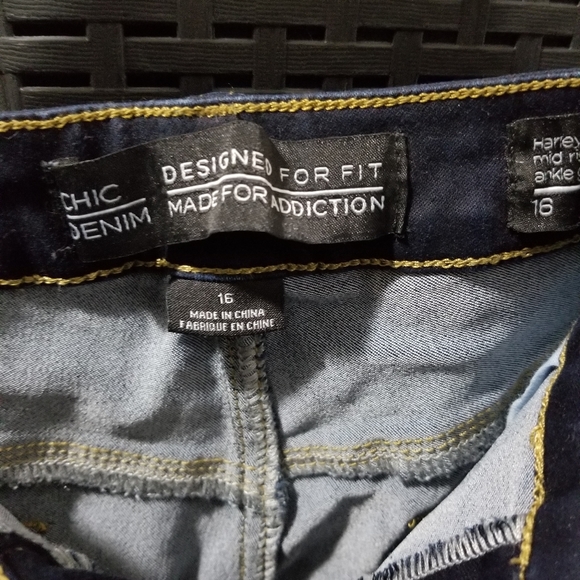 City Chic Harley Midrise Ankle Grazer Jean's, Darkwash, 16R Excellent co… - Picture 3 of 4